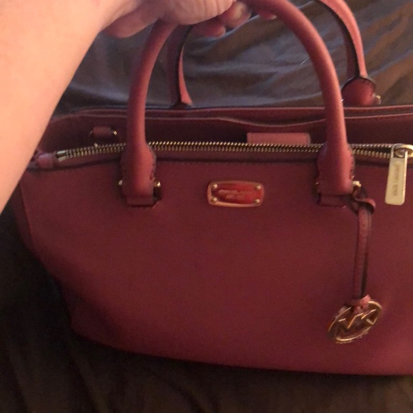 Michael Kors Pink purse. - Picture 5 of 5
